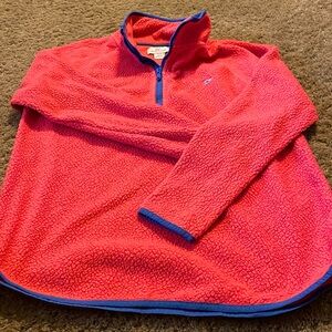 Women’s Vineyard Vines pull over size small in excellent condition.